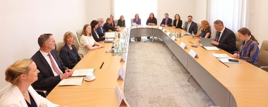 Servicemitarbeiterin / Servicemitarbeiter (m/w/d) bei STAATSKANZLEI RHEINLAND-PFALZ