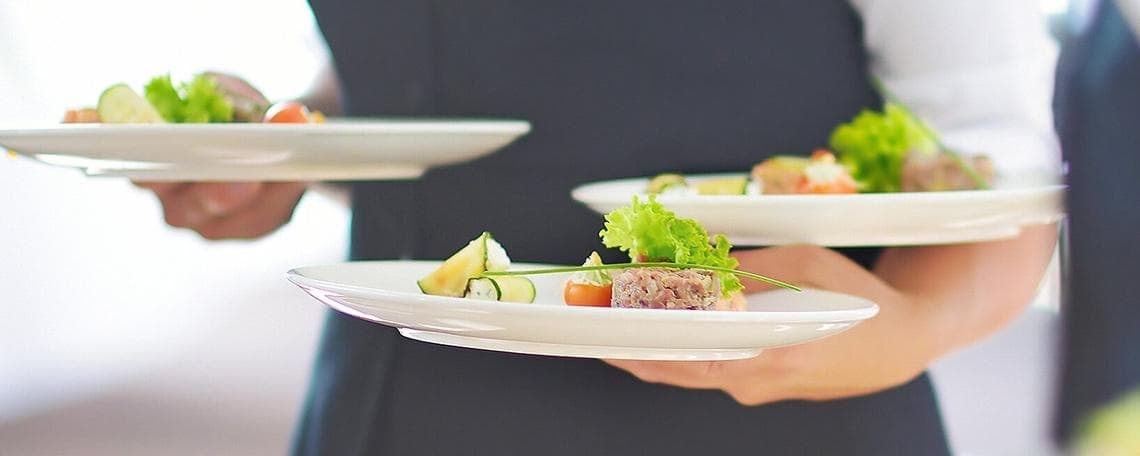 Mitarbeitende im Service (m/w/d) bei Strandklinik St. Peter Ording