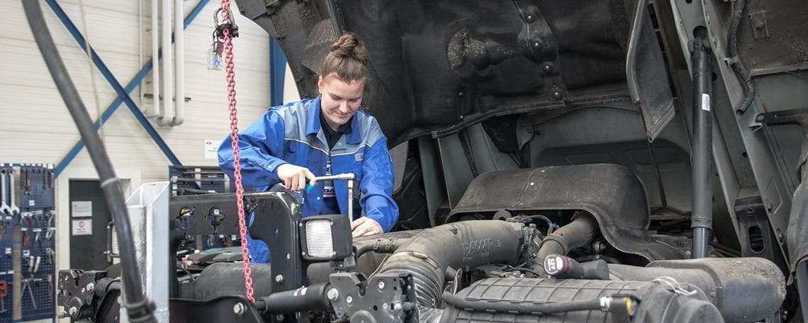 Kfz-Mechatroniker (alle Fachrichtungen) Land- und Baumaschinenmechatroniker (m/w/d) bei EBB Truck-Center A 81 GmbH