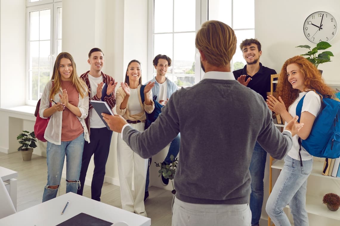 Lehrkraft für Wirtschaft (m/w/d) – Fachoberschule – Teilzeit bei MOS Franken, die Montessori FOS Nürnberg