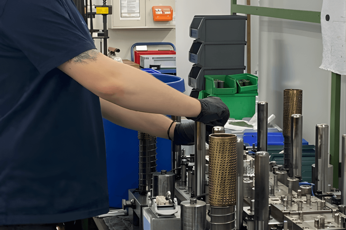 Werkzeugmechaniker / Werkzeugmacher (m/w/d) Wartung und Neubau Serienwerkzeuge bei MAYRHÖNES Metallumformung GmbH