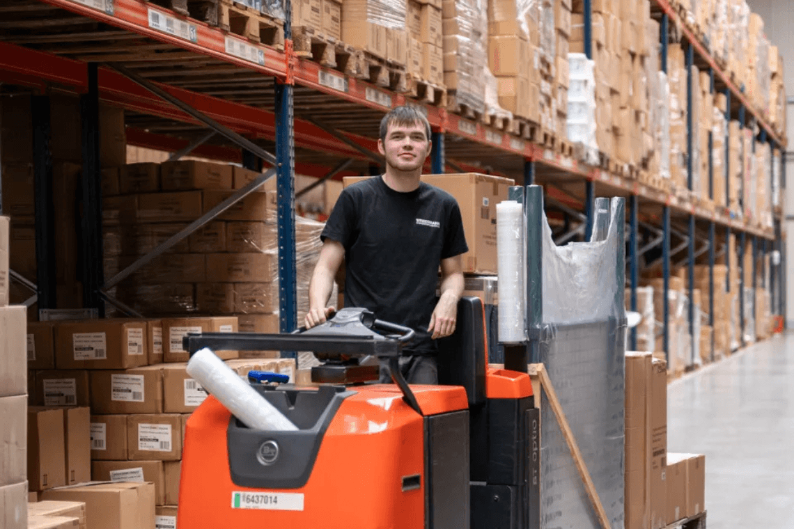 Kommissionierer (m/w/d) in Schkeuditz bei Kaufhaus Rolf Wreesmann GmbH & Co. KG